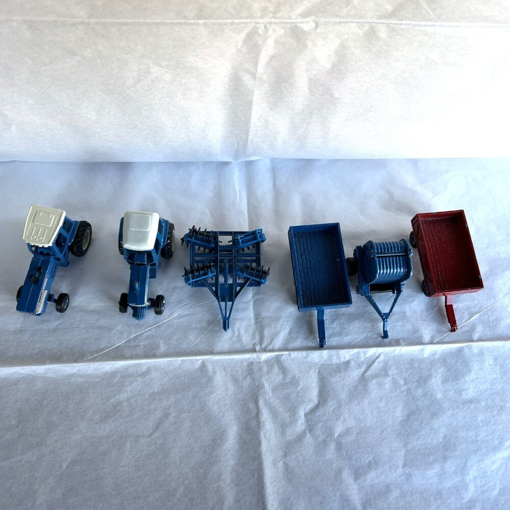 Ertl Farm Machinery Play Set with Extra Tractor and Barge Wagon - Picture 3 of 16